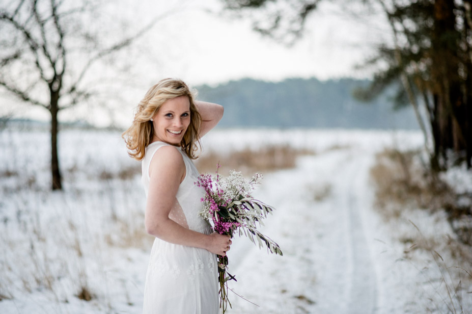 Brautportraits Im Schnee Winterhochzeit Styled Shoot Spiegelhof Fotografie Ansbach Nuernberg 01