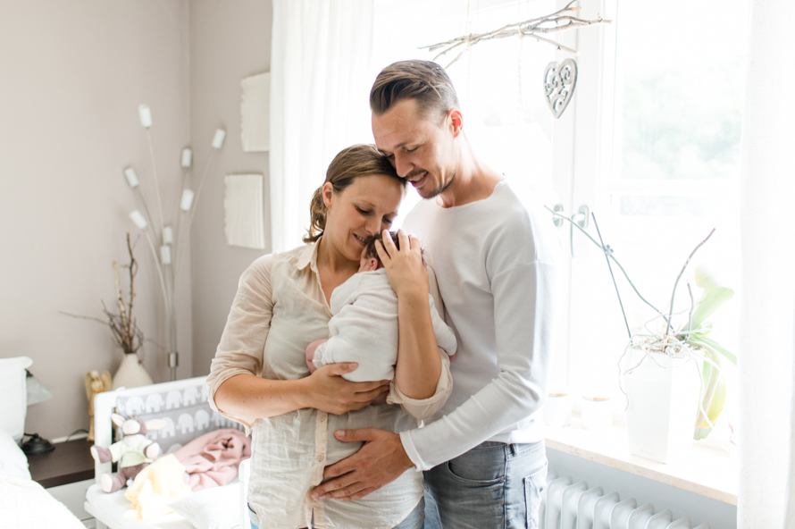 Homestory Newborn Familienfotos Babyfotos Lebensreportage 24