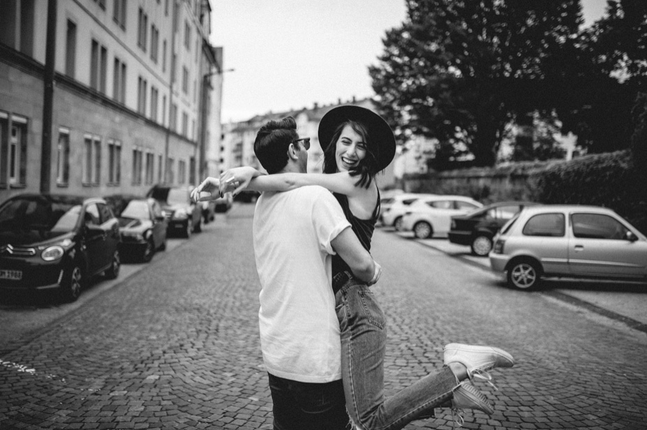 Urban Couple Shot Streetstyle Nuernberg Engagementshot Paerchenshot Grossstadtliebe 33