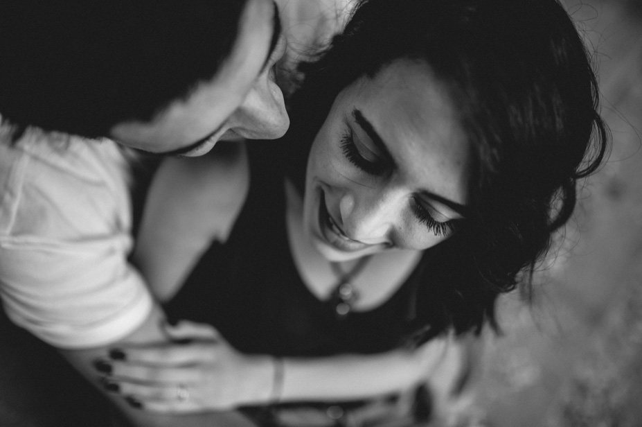 Urban Couple Shot Streetstyle Nuernberg Engagementshot Paerchenshot Grossstadtliebe 36
