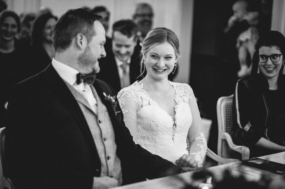 Hochzeitsfotos Gut Ludwigsruhe Jagstmuehle Vintagewedding Barnwedding Winterhochzeit Freie Trauung Bonheger Hochzeitsfotos Spiegelhof Fotografie 01 1