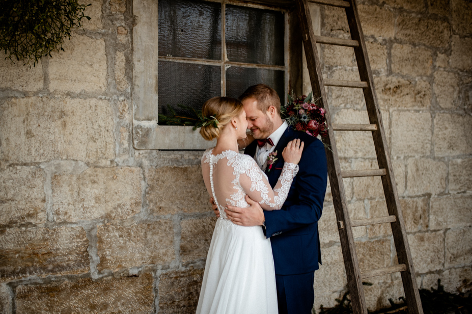 Hochzeitsfotos Gut Ludwigsruhe Jagstmuehle Vintagewedding Barnwedding Winterhochzeit Freie Trauung Bonheger Hochzeitsfotos Spiegelhof Fotografie 20