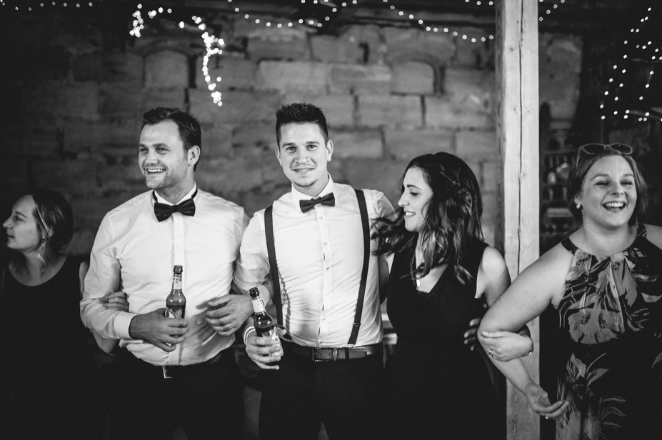 Spaetsommer Hochzeitsfotos Pflugsmuehle Heammerleinsmuehle Vintagewedding Ansbach Hochzeitsfotos Scheunenhochzeit Spiegelhof Fotografie 60
