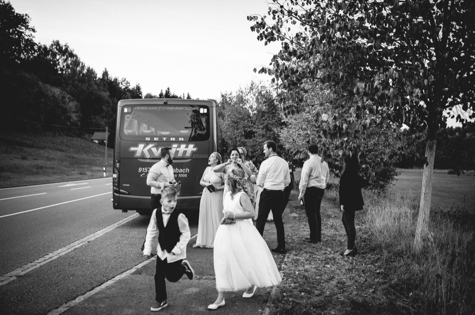 Spaetsommer Hochzeitsfotos Pflugsmuehle Heammerleinsmuehle Vintagewedding Ansbach Hochzeitsfotos Scheunenhochzeit Spiegelhof Fotografie 70