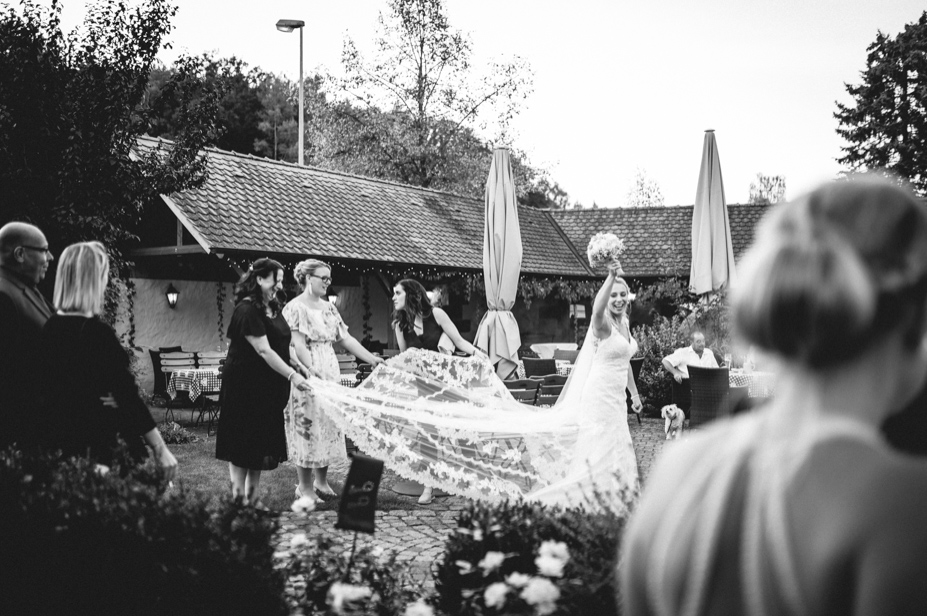 Spaetsommer Hochzeitsfotos Pflugsmuehle Heammerleinsmuehle Vintagewedding Ansbach Hochzeitsfotos Scheunenhochzeit Spiegelhof Fotografie 73