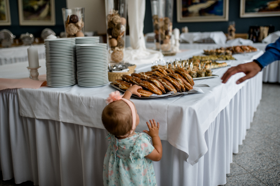 Freie Trauung Am See Brombachsee Hochzeitsfotograf Vintagewedding Destination Wedding Sommerhochzeit Hochzeitsfotos Im Regen Spiegelhof Fotografie 13