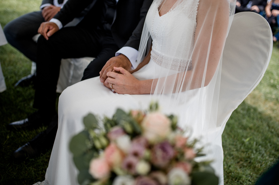 Freie Trauung Am See Brombachsee Hochzeitsfotograf Vintagewedding Destination Wedding Sommerhochzeit Hochzeitsfotos Im Regen Spiegelhof Fotografie 25