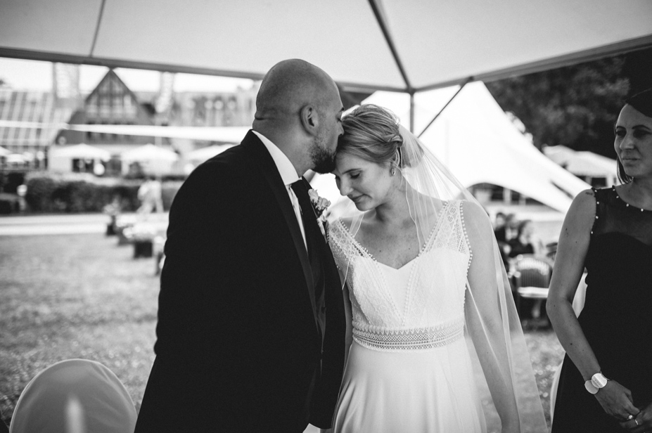 Freie Trauung Am See Brombachsee Hochzeitsfotograf Vintagewedding Destination Wedding Sommerhochzeit Hochzeitsfotos Im Regen Spiegelhof Fotografie 27