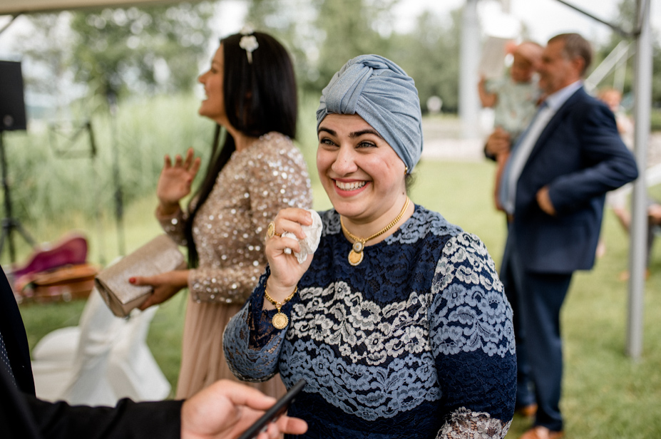 Freie Trauung Am See Brombachsee Hochzeitsfotograf Vintagewedding Destination Wedding Sommerhochzeit Hochzeitsfotos Im Regen Spiegelhof Fotografie 31