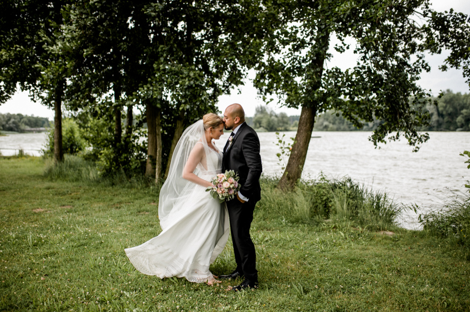 Hochzeitsfotograf Gunzenhausen Freie Trauung Am See Brombachsee Hochzeitsfotograf Vintagewedding Destination Wedding Sommerhochzeit Hochzeitsfotos Im Regen Spiegelhof Fotografie 38