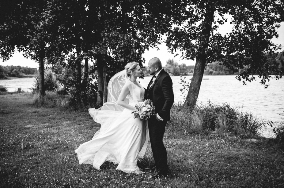 Hochzeitsfotograf Gunzenhausen Freie Trauung Am See Brombachsee Hochzeitsfotograf Vintagewedding Destination Wedding Sommerhochzeit Hochzeitsfotos Im Regen Spiegelhof Fotografie 39