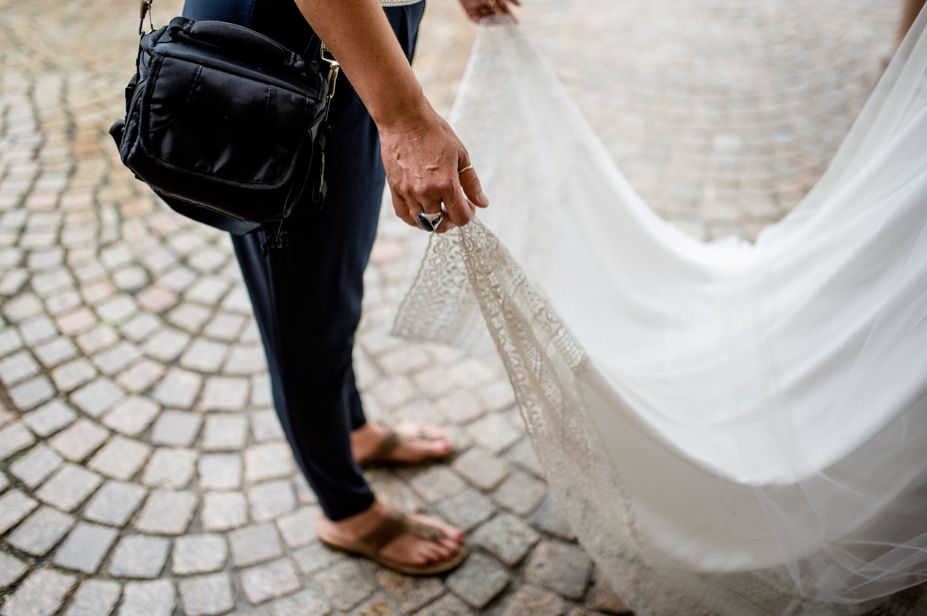 Freie Trauung Am See Brombachsee Hochzeitsfotograf Vintagewedding Destination Wedding Sommerhochzeit Hochzeitsfotos Im Regen Spiegelhof Fotografie 51