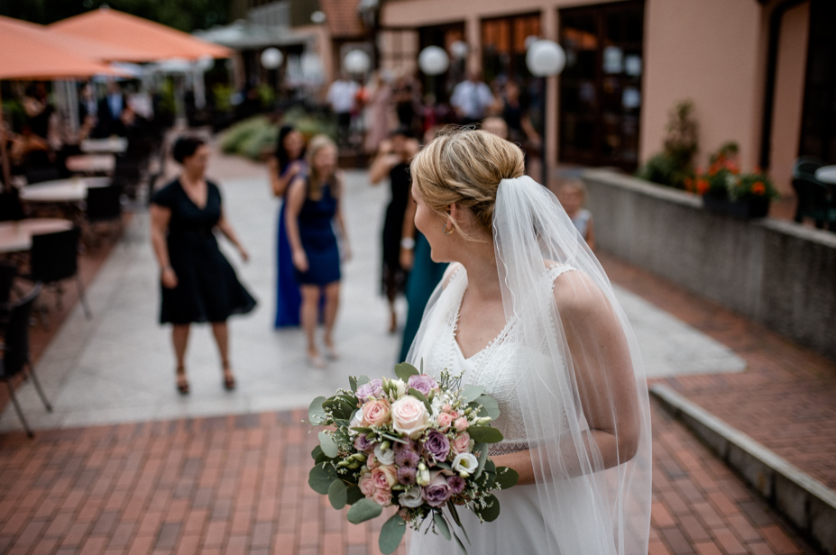 Freie Trauung Am See Brombachsee Hochzeitsfotograf Vintagewedding Destination Wedding Sommerhochzeit Hochzeitsfotos Im Regen Spiegelhof Fotografie 55