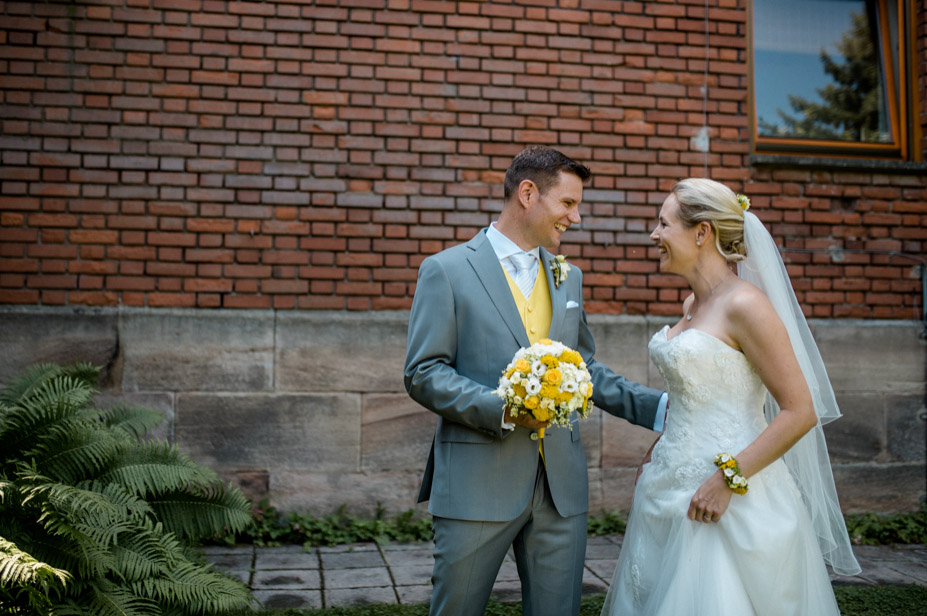 Hochzeitsreportage Nuernberg Gwaechshaus Hochzeitsfotos Zitronendeko Sommerhochzeit 18