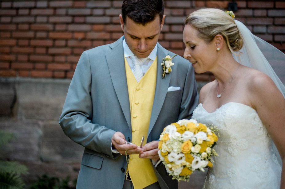 Hochzeitsreportage Nuernberg Gwaechshaus Hochzeitsfotos Zitronendeko Sommerhochzeit 19