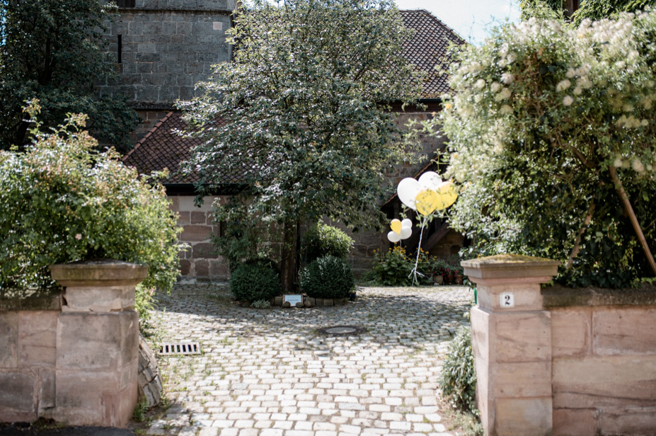 Hochzeitsreportage Nuernberg Gwaechshaus Hochzeitsfotos Zitronendeko Sommerhochzeit 23