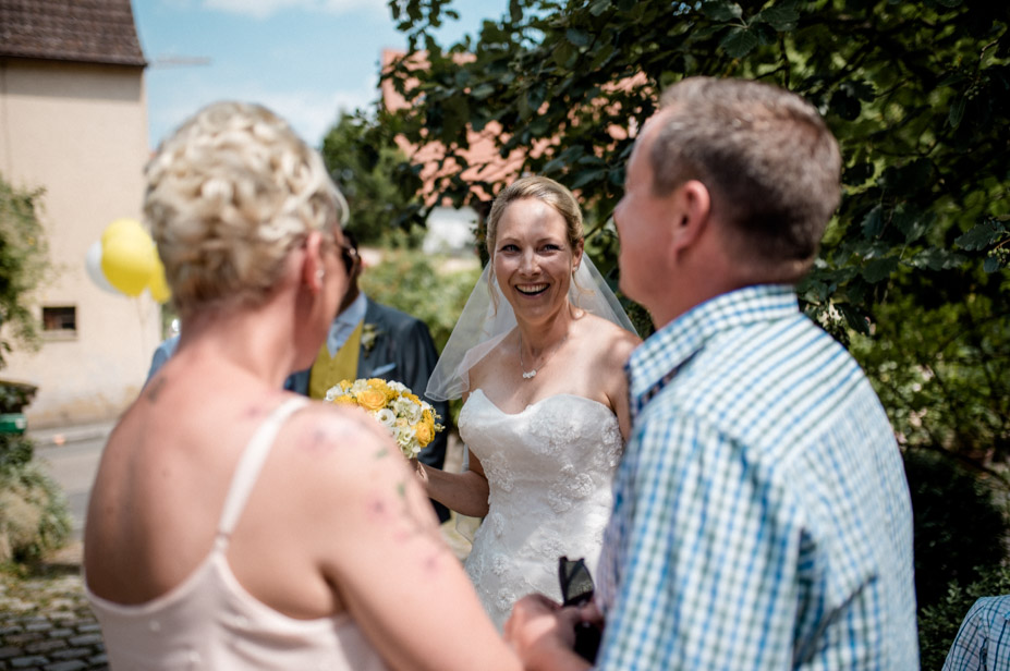 Hochzeitsreportage Nuernberg Gwaechshaus Hochzeitsfotos Zitronendeko Sommerhochzeit 30