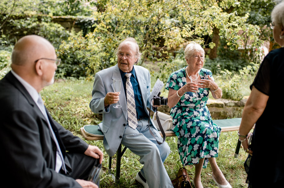 Hochzeitsreportage Nuernberg Gwaechshaus Hochzeitsfotos Zitronendeko Sommerhochzeit 50