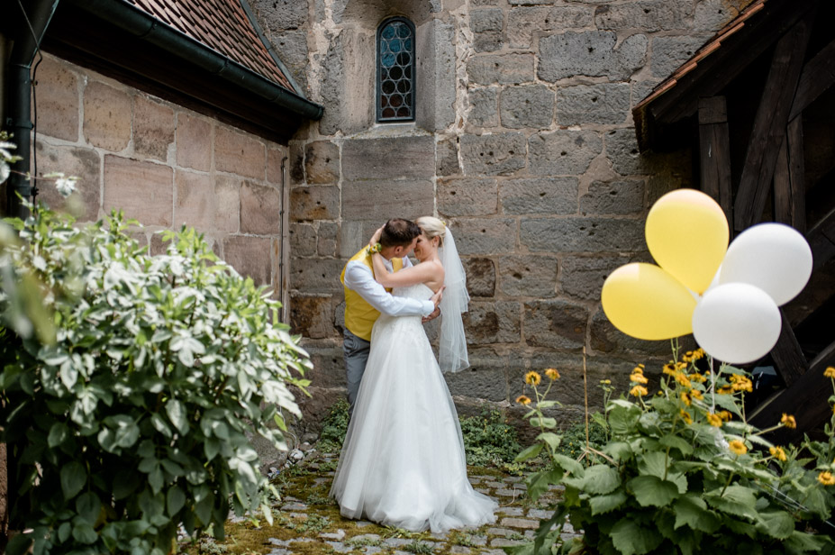 Hochzeitsreportage Nuernberg Gwaechshaus Hochzeitsfotos Zitronendeko Sommerhochzeit 56