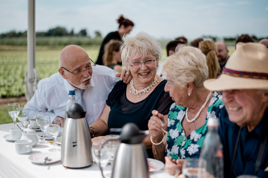 Hochzeitsreportage Nuernberg Gwaechshaus Hochzeitsfotos Zitronendeko Sommerhochzeit 77