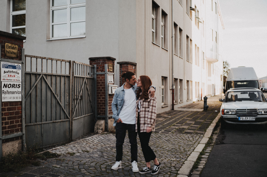Urban Paarportraits Coupleshoot Nuernberg Engagementphotos Spiegelhof Fotografie Ansbach Hochzeitsfotograf 07