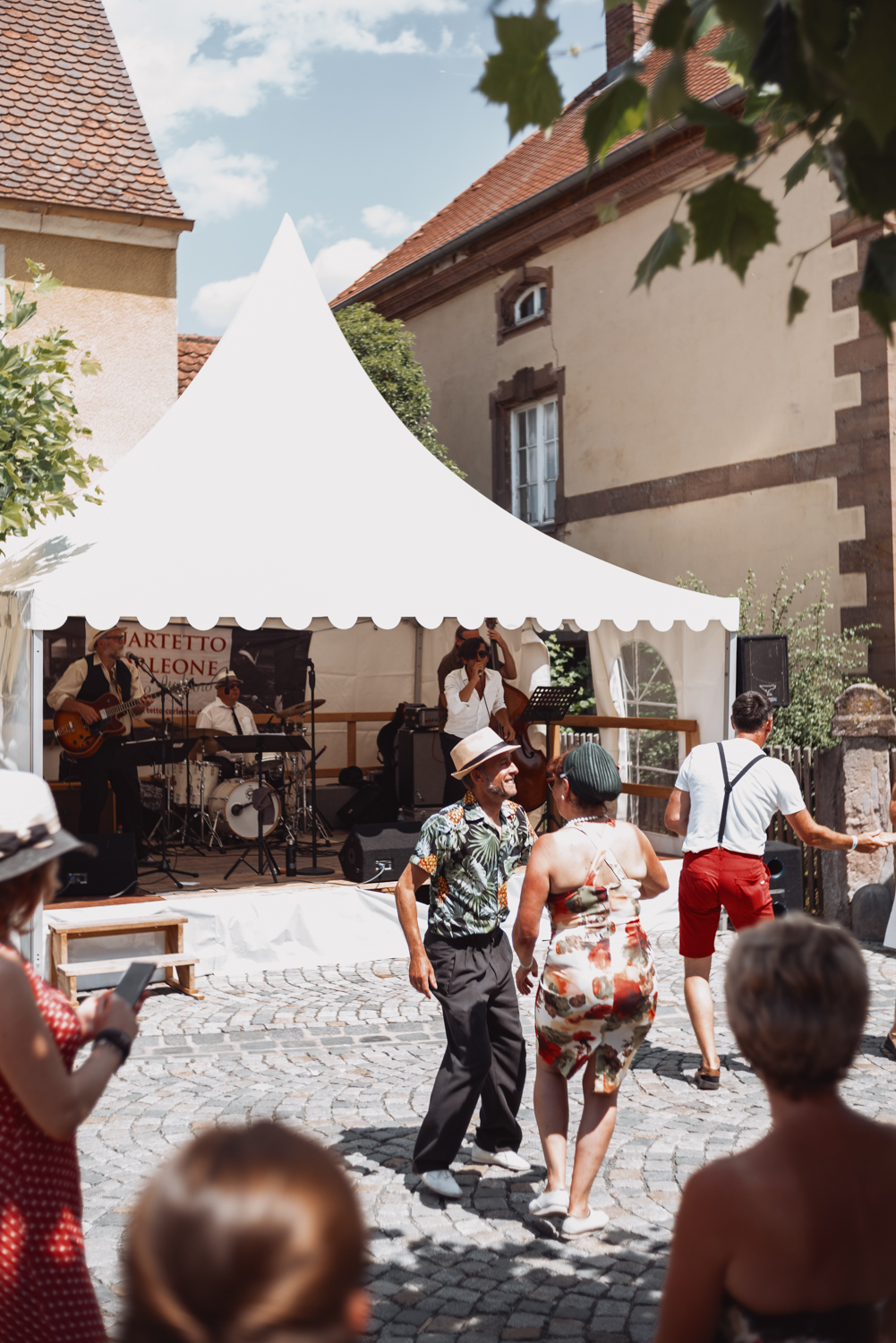 Oldie Town Festival Wolframs Eschenbach Rockabilly Quartetto Corleone Ansbach Eventreportage Eventfotografie Konzertfotografie Katharina Meier Spiegelhof Fotografie 0040