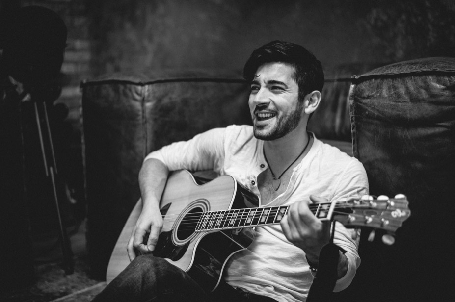 Alessandro Mega Kuenstler Portrait Ansbach Musiker Foto Italienische Musik Spiegelhof Fotografie 06