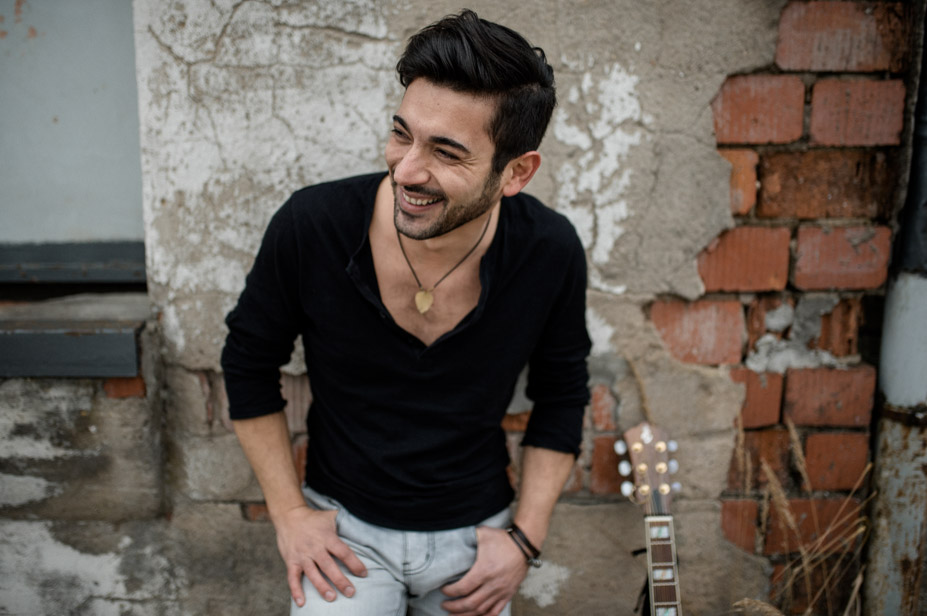Alessandro Mega Kuenstler Portrait Ansbach Musiker Foto Italienische Musik Spiegelhof Fotografie 14